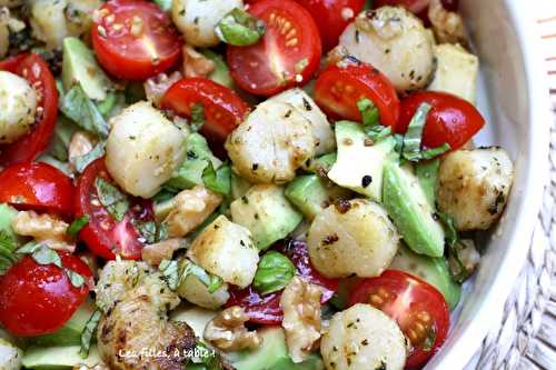 Salade avocats et noix de pétoncle au pesto