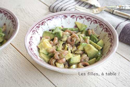 Salade d’avocats et crevettes grises