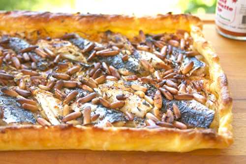 Tarte fine aux oignons nouveaux et aux sardines