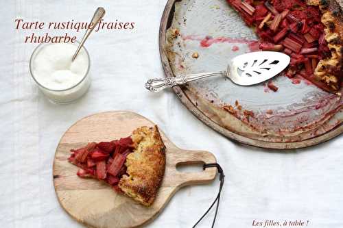 Tarte rustique fraises et rhubarbe