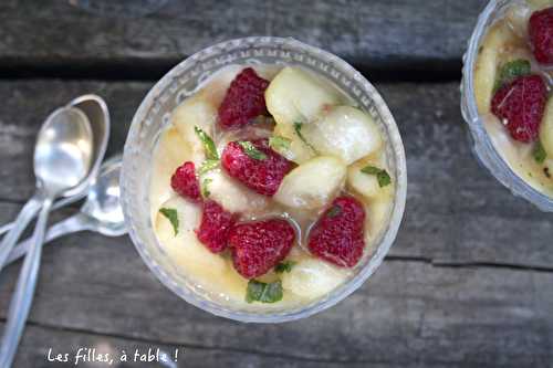 Verrines de pêches et framboises au yaourt grec