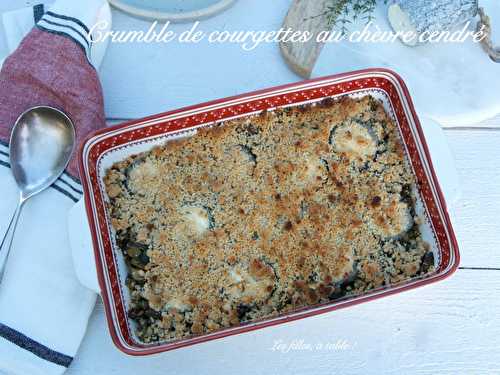 Crumble de courgettes au pesto et chèvre cendré