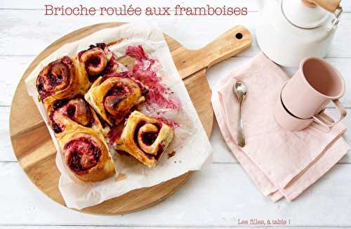 Brioche roulée aux framboises