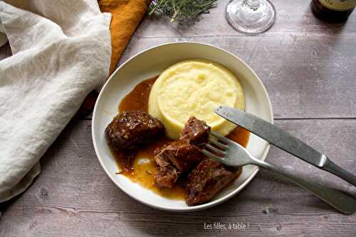 Joues de porc confites au miel et à la bière