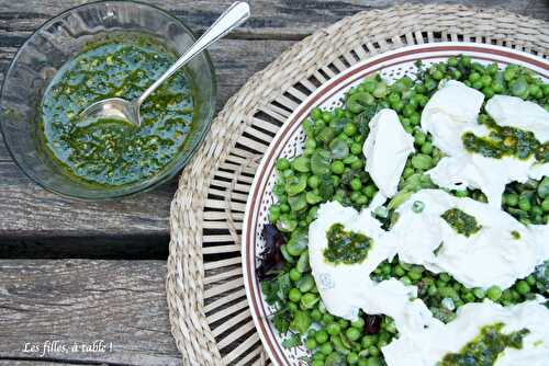 Salade de fèves, petits pois et burrata