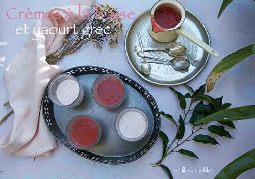 Crèmes à la fraise et yaourt grec