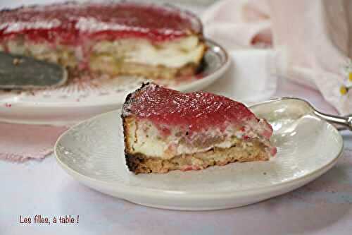Cheesecake à la rhubarbe, coulis de fraises