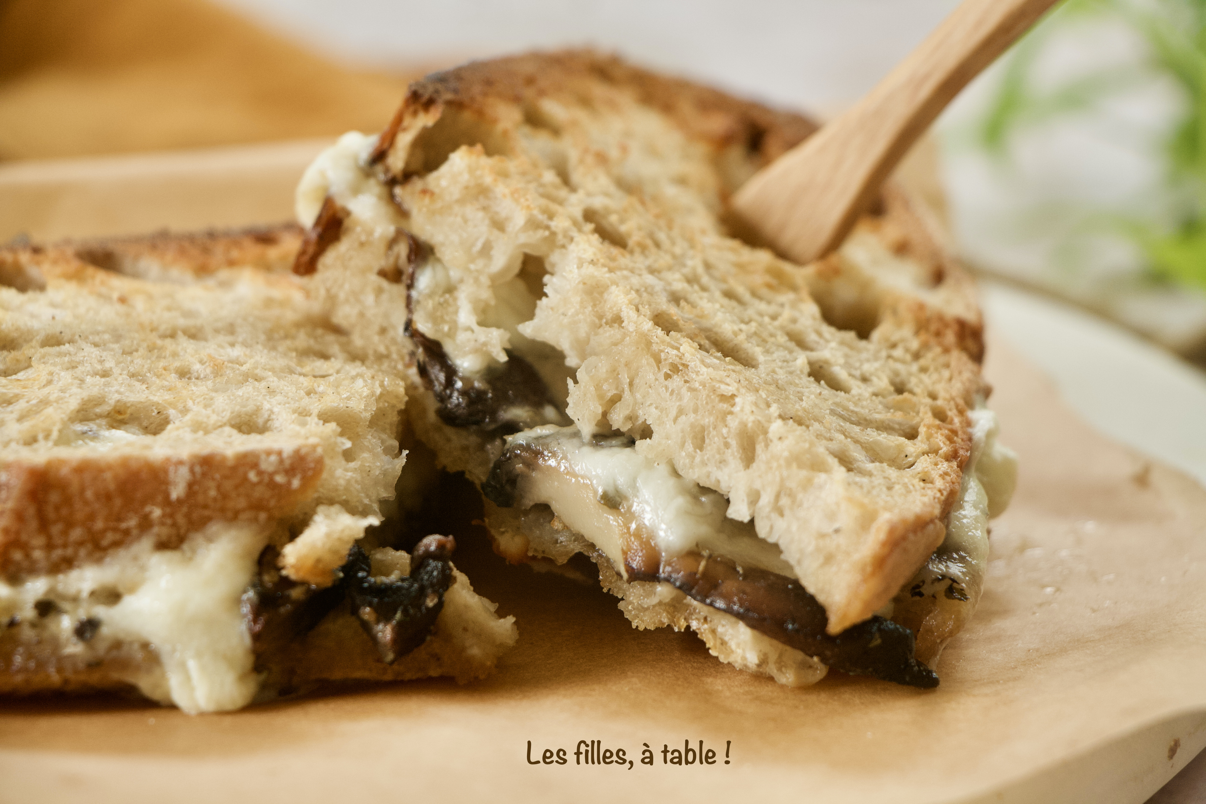 Grilled cheese aux champignons, mozzarella et gruyère