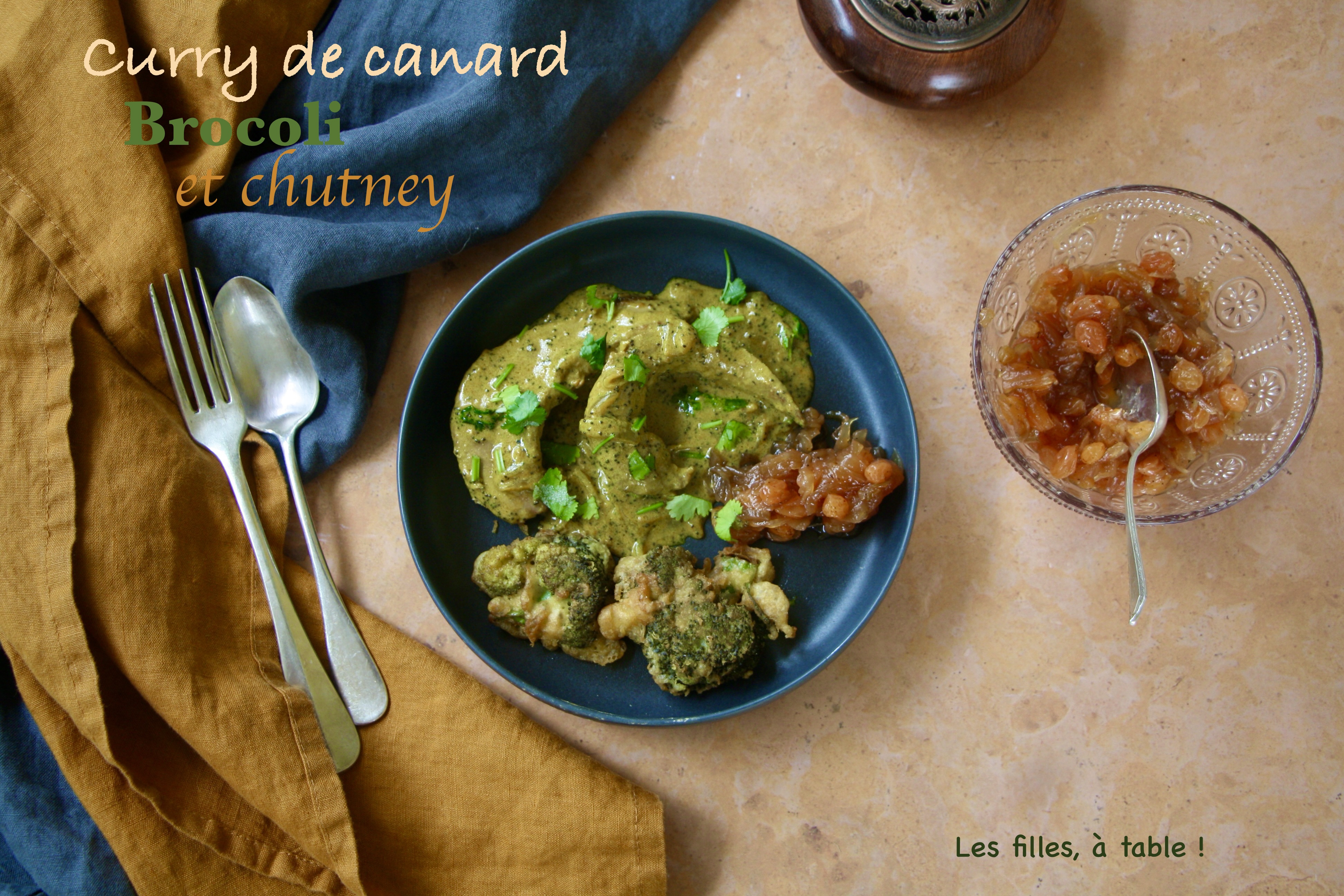 Curry de canard, brocoli et chutney aux oignons