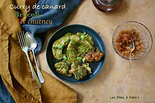 Curry de canard, brocoli et chutney aux oignons