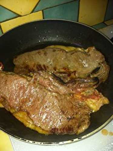 Bavette de cheval avec sa sauce au roquefort maison.