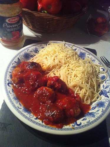 Boulettes de veau maison en sauce tomate à la provençale de Barilla .