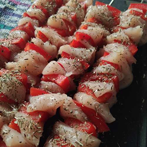 Brochettes de poulet marinées à l'huile d'olive herbes de Provence citron et fêve de Tonka.