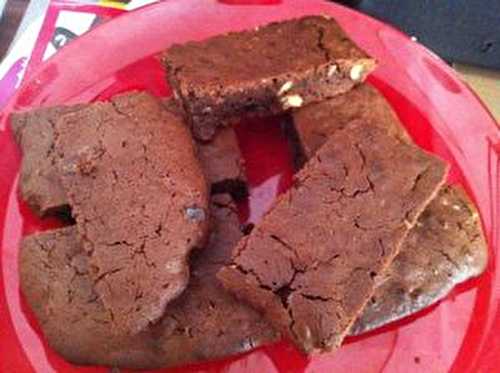 Brownies chocolat noir fleur de sel , noisettes grillées au sucre muscovado.