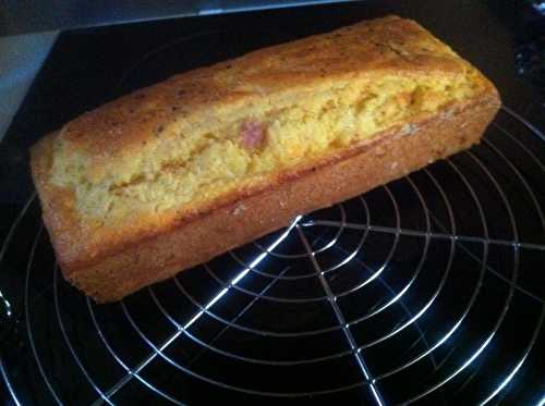 Cake au dés de jambon , mimolette ,  emmental et au piment D'Espelette