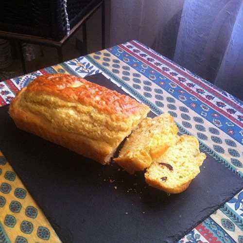 Cake maison aux deux olives emmental poivre noir de Sélection .