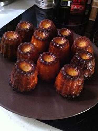 Cannelés de Bordeaux à la vanille et à l'huile essentiel d'orange.