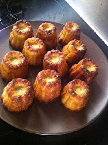 Cannelés de Bordeaux à la vanille et Thé Matcha .