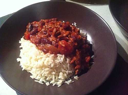 Chili maison à ma façon  et son riz blanc Thaï équitable .