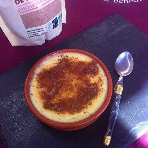 Crème Catalane maison gratinée au sucre Muscovado .