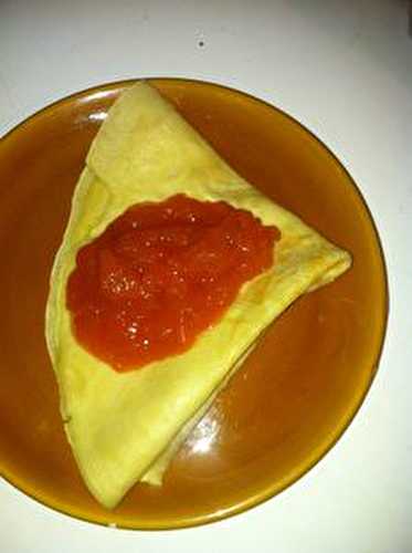 Crêpe à la confiture d'abricots citron et vanille .