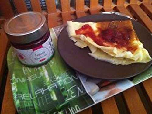 Crêpes maison à la confiture de Fraise Mara des Bois .