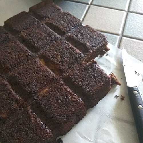 Gâteau au chocolat noir équitable aux trois farines sans gluten à 4 mains .