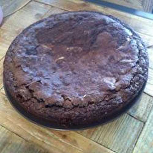 Gâteau au chocolat noir Pointe de Fleur de Sel Noir Éclats d'amandes aux noix de Pécan . - Les Gourmandises de Bénédicte 