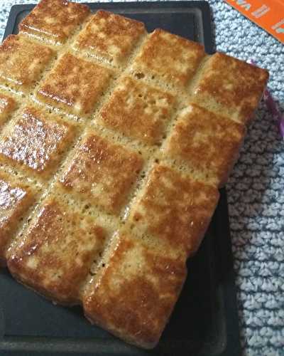 Gâteau au yaourt bulgare à la vanille équitable et fève de Tonka sans gluten .