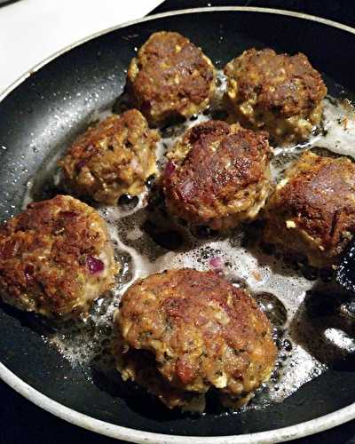 Les Délices de Clément : Mes croquettes végétariennes au Trio de Quinoas équitable moutarde Noix parmesan et oignon rouge .