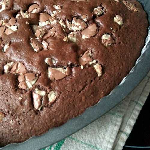 Les Délices de Clément : Son brownies au chocolat au lait fourré praliné équitable et des morceaux de schokobons .