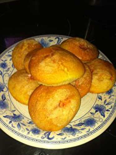 Madeleines au citron et pralines roses concassées