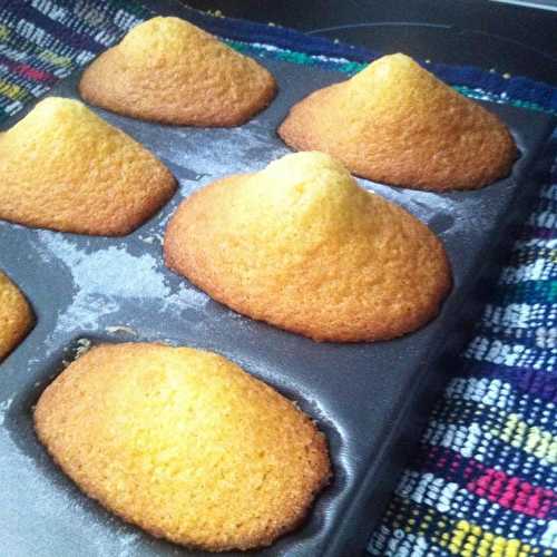 Madeleines traditionnelles à la vanille équitable à 4 mains .