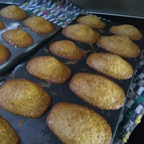 Madeleines traditionnelles à la vanille équitable et à la confiture poire caramel beurre salé de Lunel .