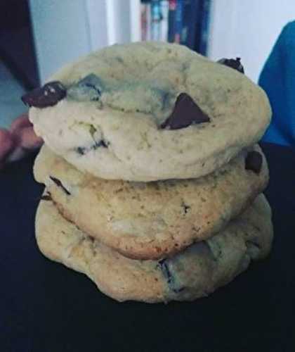Méga cookies aux pépites de chocolat fondant équitable à 4 mains . - Les Gourmandises de Bénédicte 