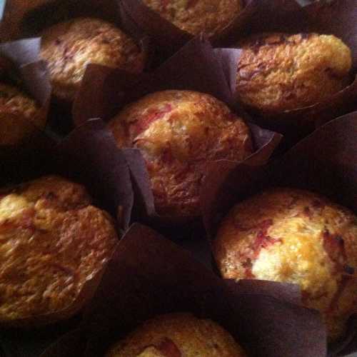 Muffins salés aux allumettes de jambon fromage raclette et poivre noir . - Les Gourmandises de Bénédicte 