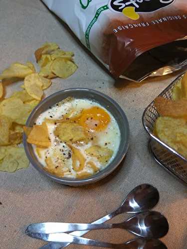 Œufs  en caisse au chèvre frais crème poivre noir aux chips bio de Bret'S .