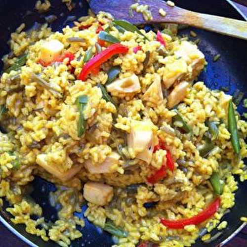 Paella aux deux poivrons et blancs de sèches.