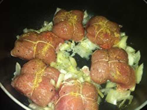 Paupiettes de porc au Combava en sauce tomate. - Les Gourmandises de Bénédicte 