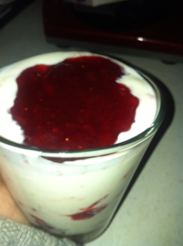 Petit yaourt brassé à la confiture de fraises citron maison - Les Gourmandises de Bénédicte 