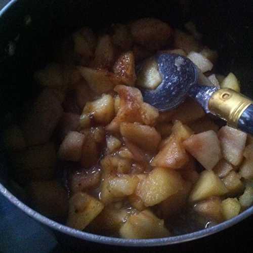 Petite compotée de pommes du pays de Lunel maison au sucre Muscovado et vanille équitable .