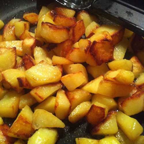 Petites pommes de terre sautées maison .