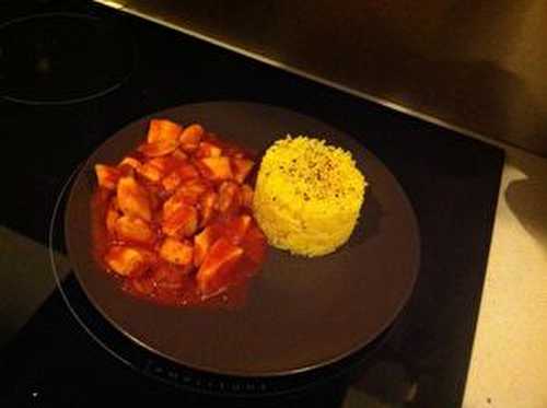 Petites sèches en sauce tomate aux fines herbes et poivrillade et son riz Thaï safrané .