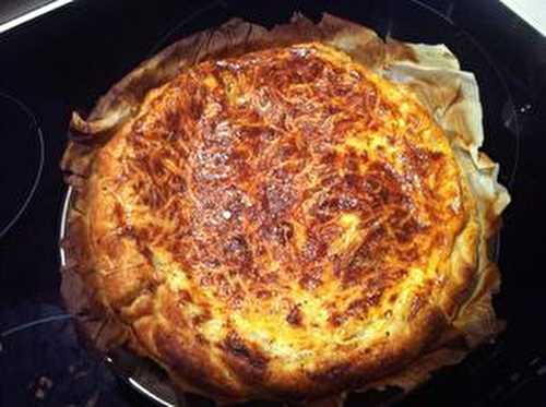 Quiche maison au bleu d'Auvergne emmental noix et sa poivrillade .