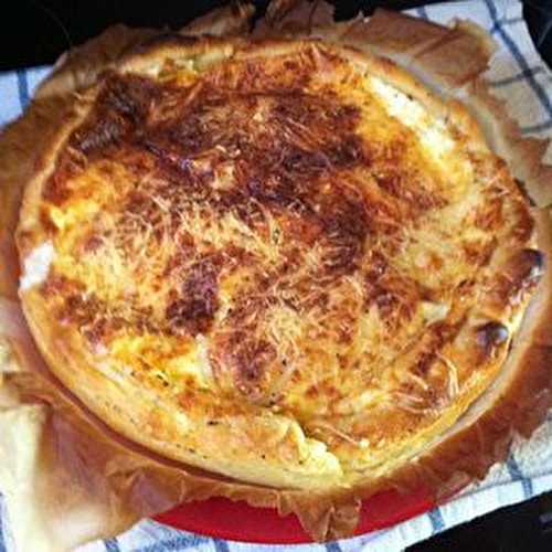 Quiche maison au saumon fumé courgettes noix .