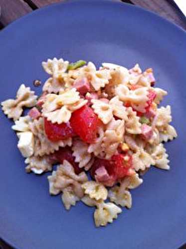 Salade de pâtes papillons aux poivrons et Cie au vinaigre balsamique et au jus de framboise au poivre blanc du Penja .