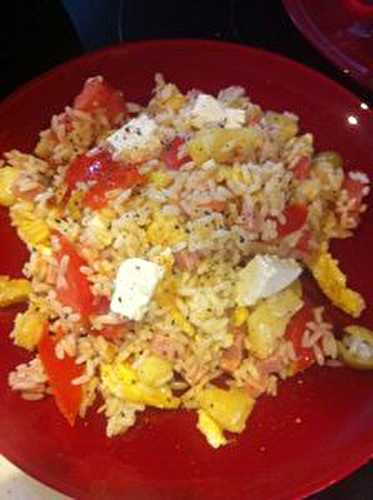 Salade de riz à la feta et Cie à la vinaigrette aux noix .