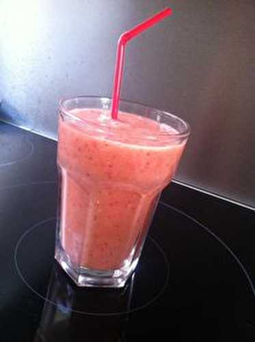 Smoothie fraises bananes agrumes aux guimauves