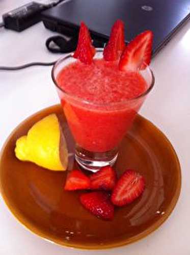 Smoothie fraises citrons pamplemousse banane