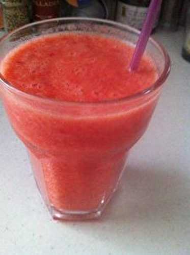 Smoothie fraises et ses agrumes et sirop de muguet